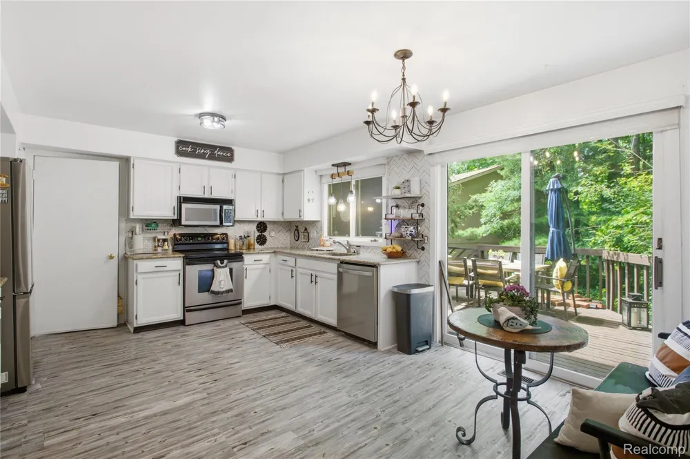 6608 Red Cedar Lane West Bloomfield Charter Township, MI 48324