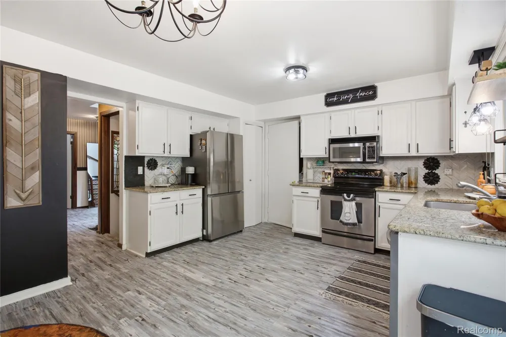 6608 Red Cedar Lane West Bloomfield Charter Township, MI 48324