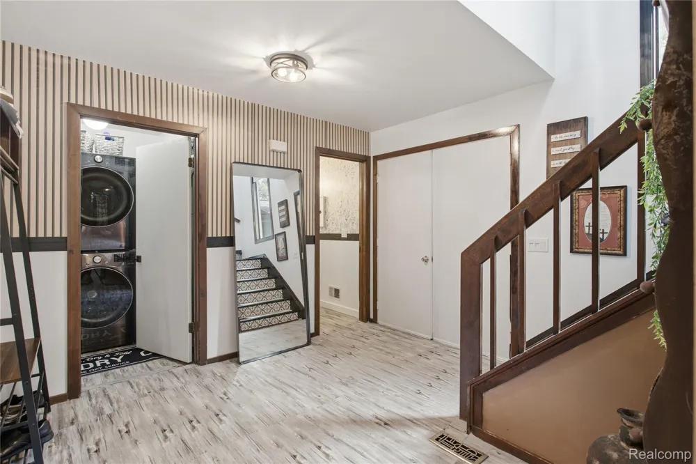 6608 Red Cedar Lane West Bloomfield Charter Township, MI 48324
