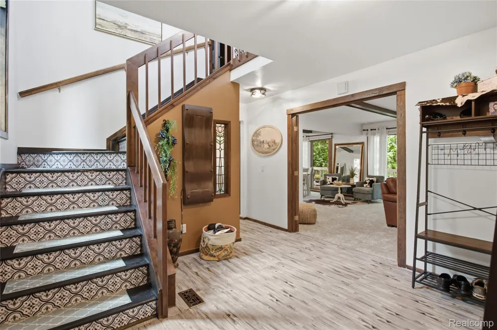 6608 Red Cedar Lane West Bloomfield Charter Township, MI 48324