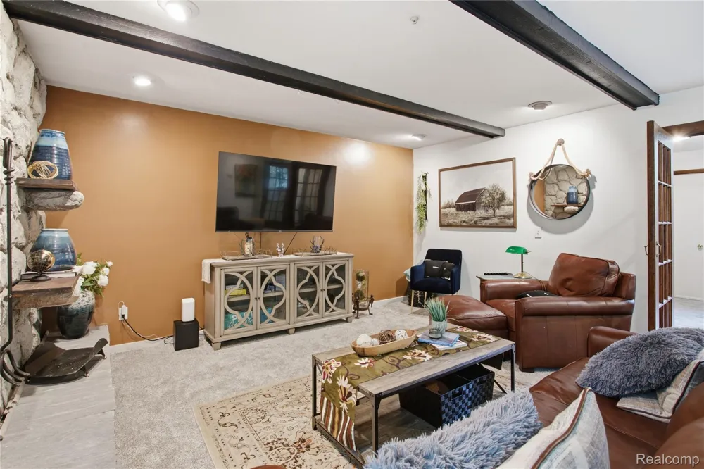 6608 Red Cedar Lane West Bloomfield Charter Township, MI 48324