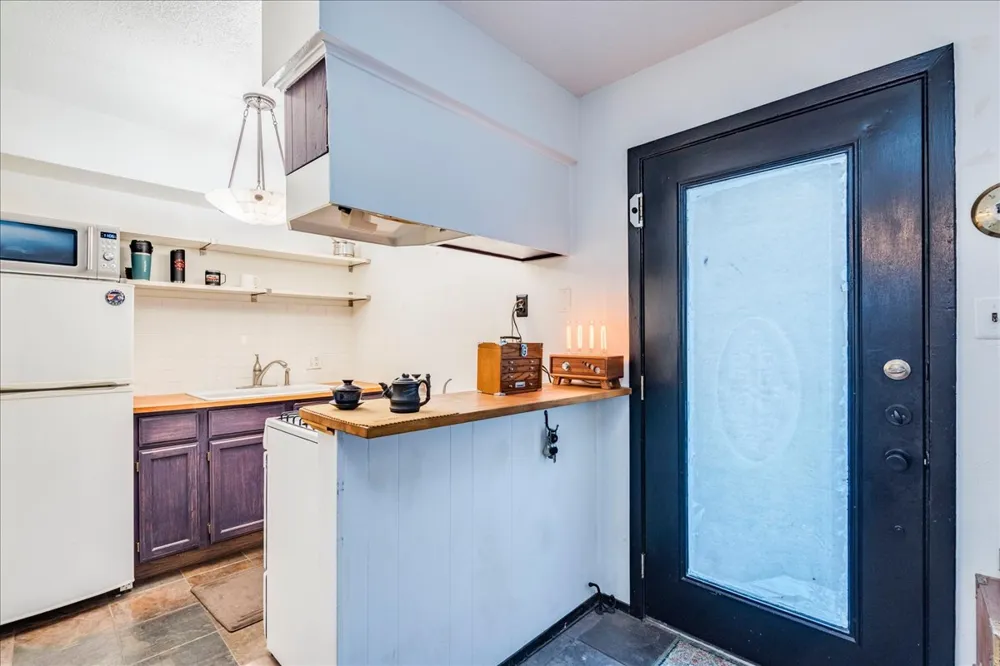 1111 W 10th Street #104 Austin, TX 78703