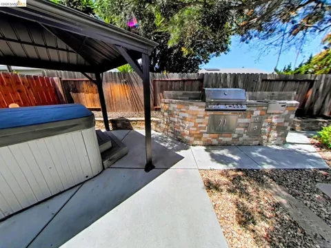 1612 Geyser Cir