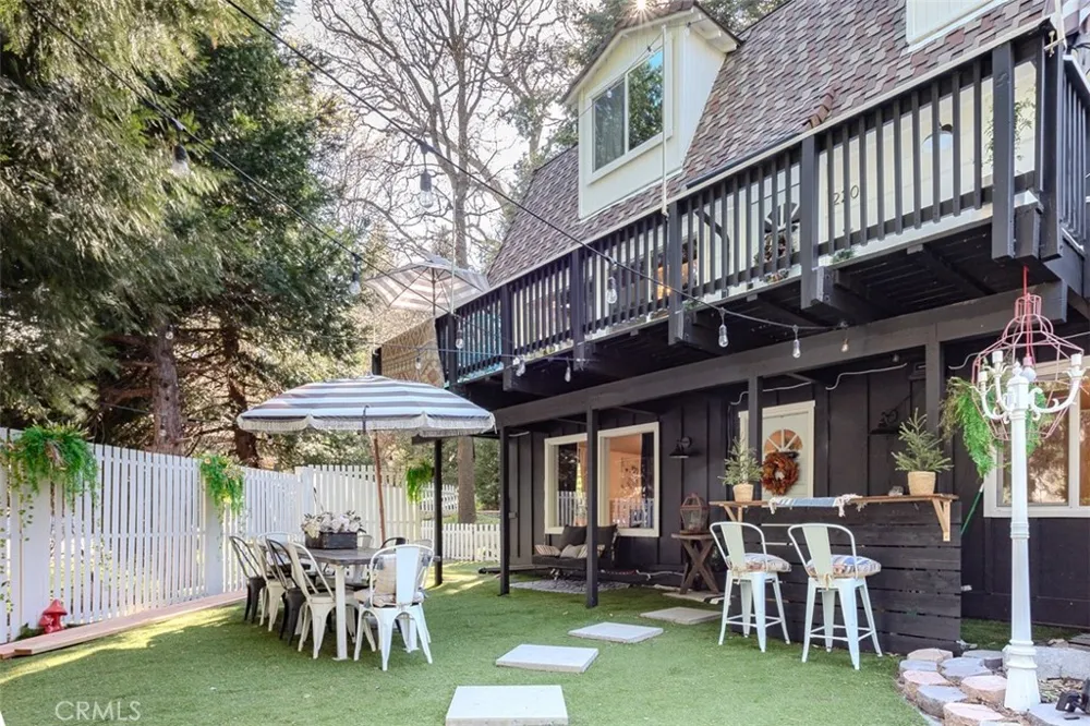 220 Oak Dr. Lake Arrowhead, CA 92352