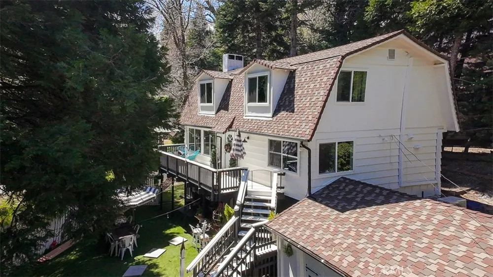 220 Oak Dr. Lake Arrowhead, CA 92352