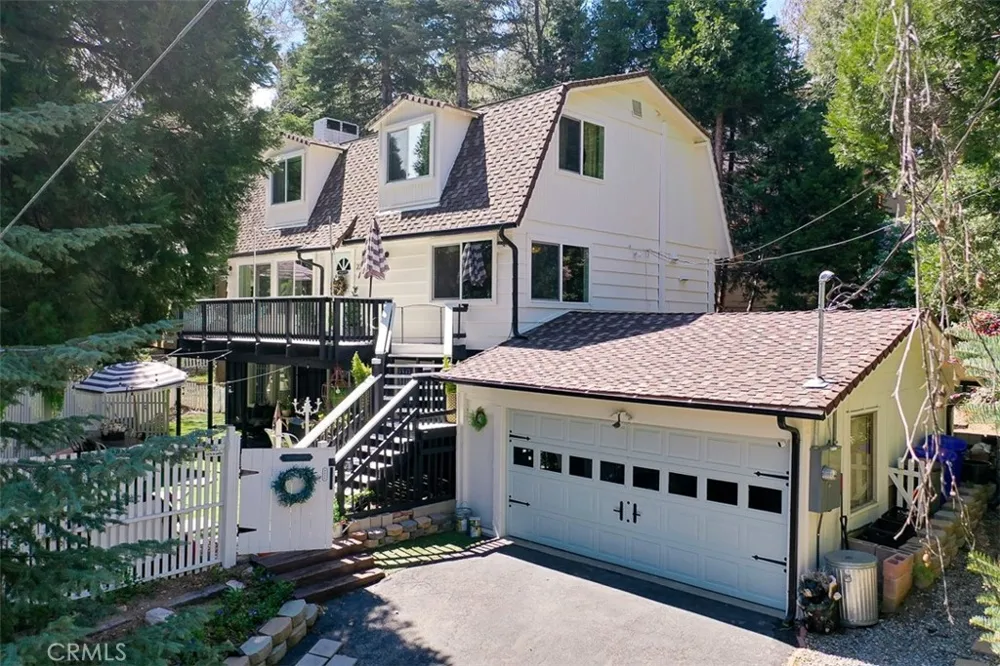 220 Oak Dr. Lake Arrowhead, CA 92352