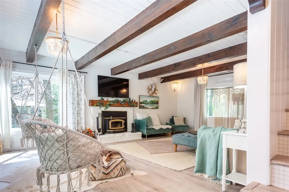220 Oak Dr. Lake Arrowhead, CA 92352