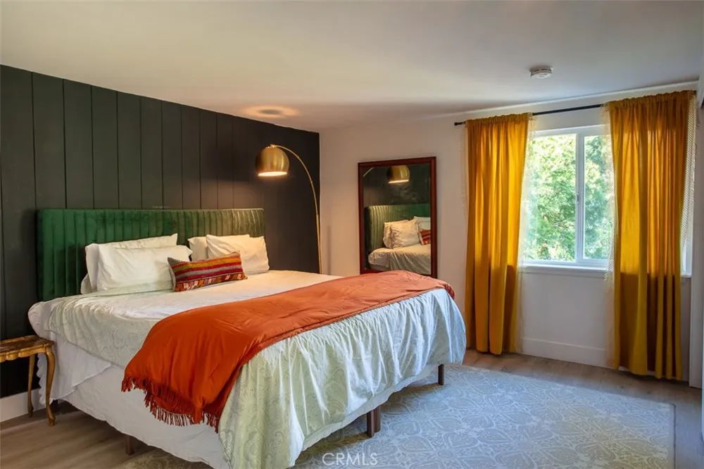 220 Oak Dr. Lake Arrowhead, CA 92352