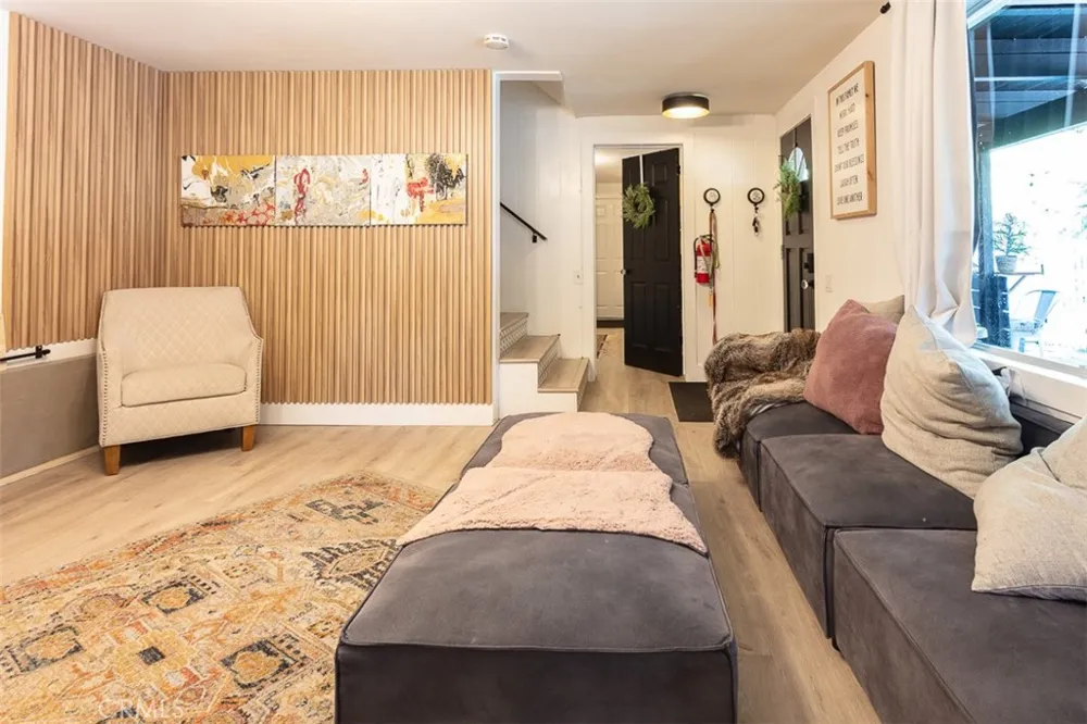 220 Oak Dr. Lake Arrowhead, CA 92352