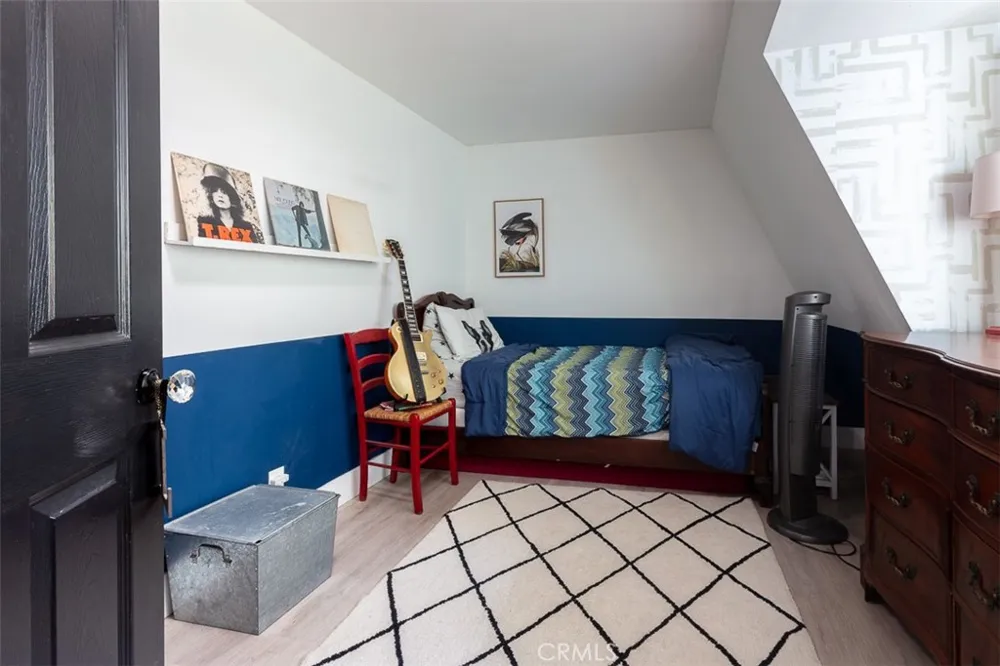 220 Oak Dr. Lake Arrowhead, CA 92352