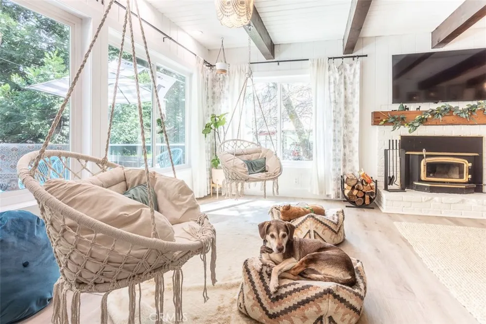 220 Oak Dr. Lake Arrowhead, CA 92352