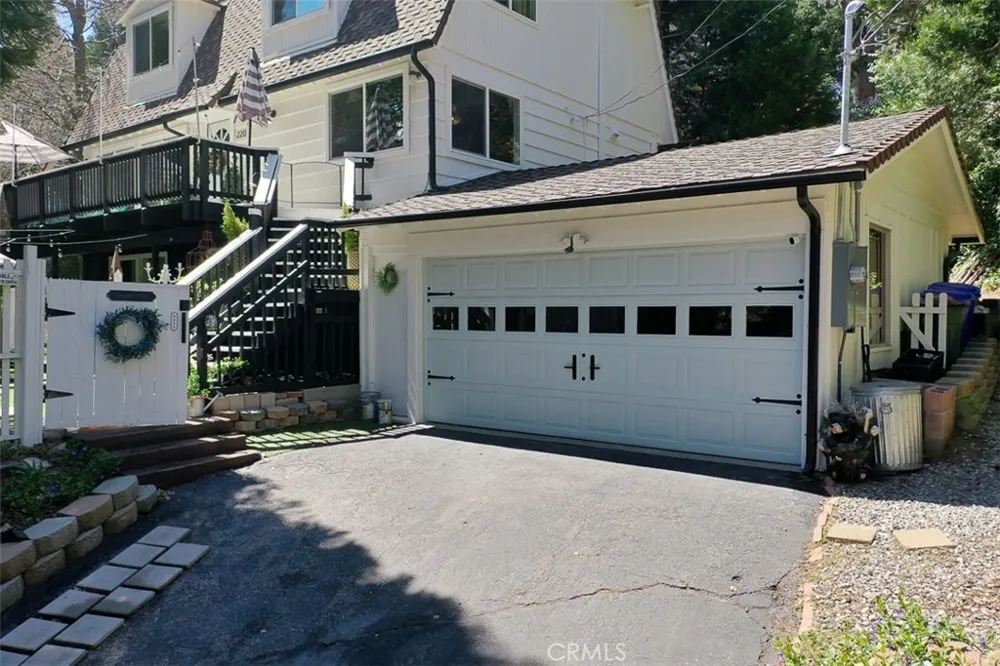 220 Oak Dr. Lake Arrowhead, CA 92352