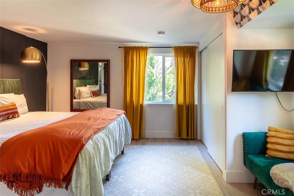 220 Oak Dr. Lake Arrowhead, CA 92352