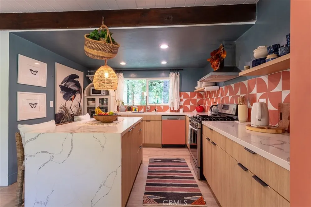 220 Oak Dr. Lake Arrowhead, CA 92352