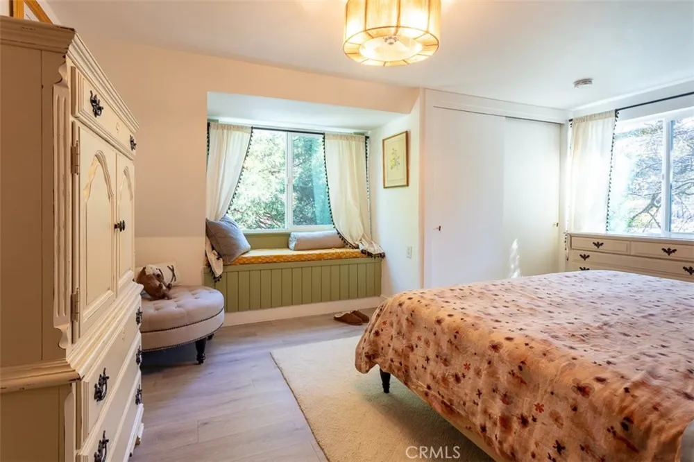220 Oak Dr. Lake Arrowhead, CA 92352