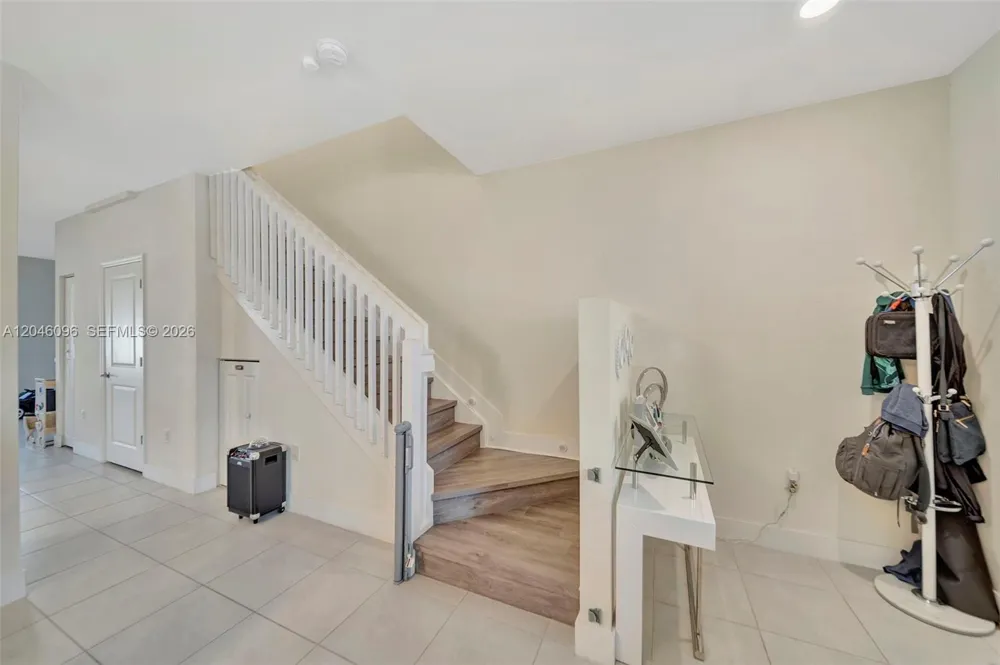 11295 W 34th Way Hialeah, FL 33018