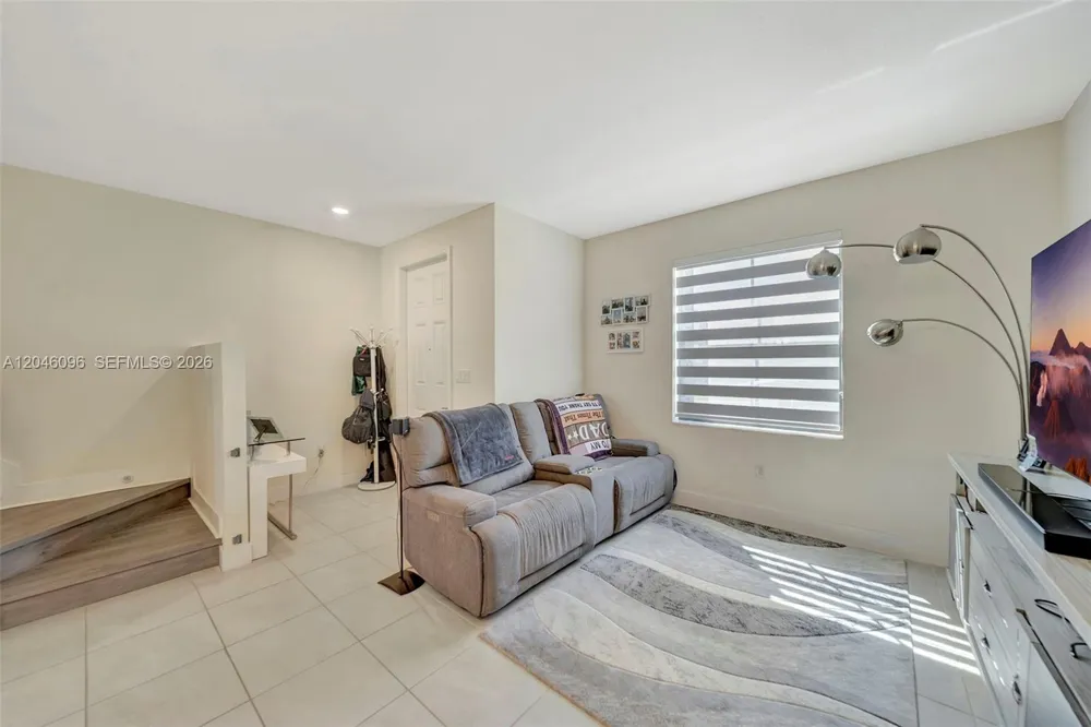 11295 W 34th Way Hialeah, FL 33018