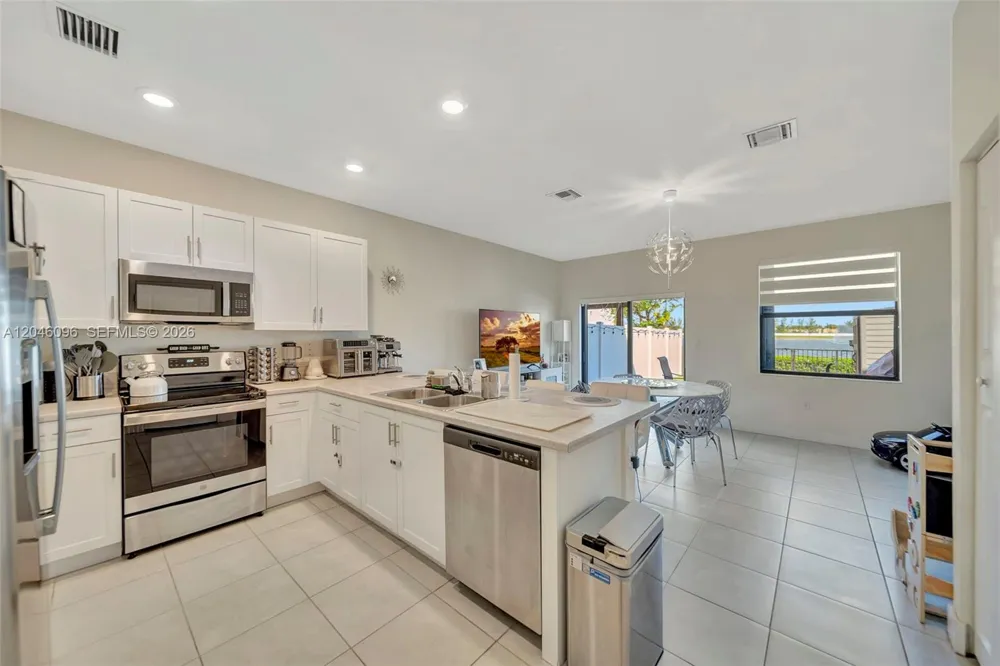 11295 W 34th Way Hialeah, FL 33018