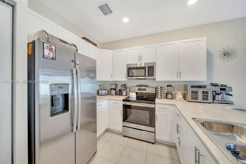 11295 W 34th Way Hialeah, FL 33018