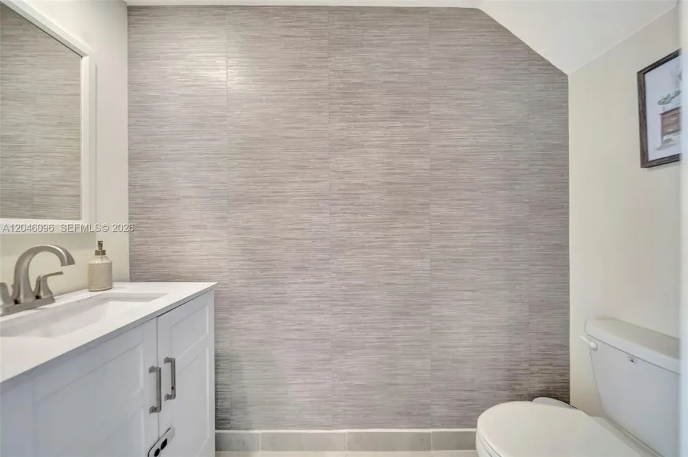 11295 W 34th Way Hialeah, FL 33018