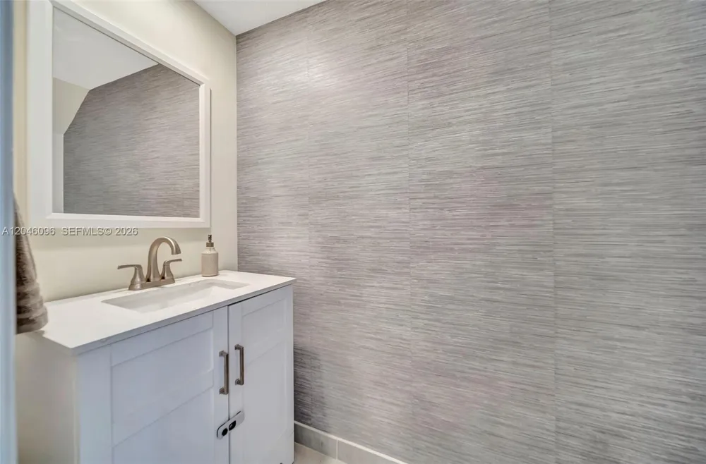11295 W 34th Way Hialeah, FL 33018