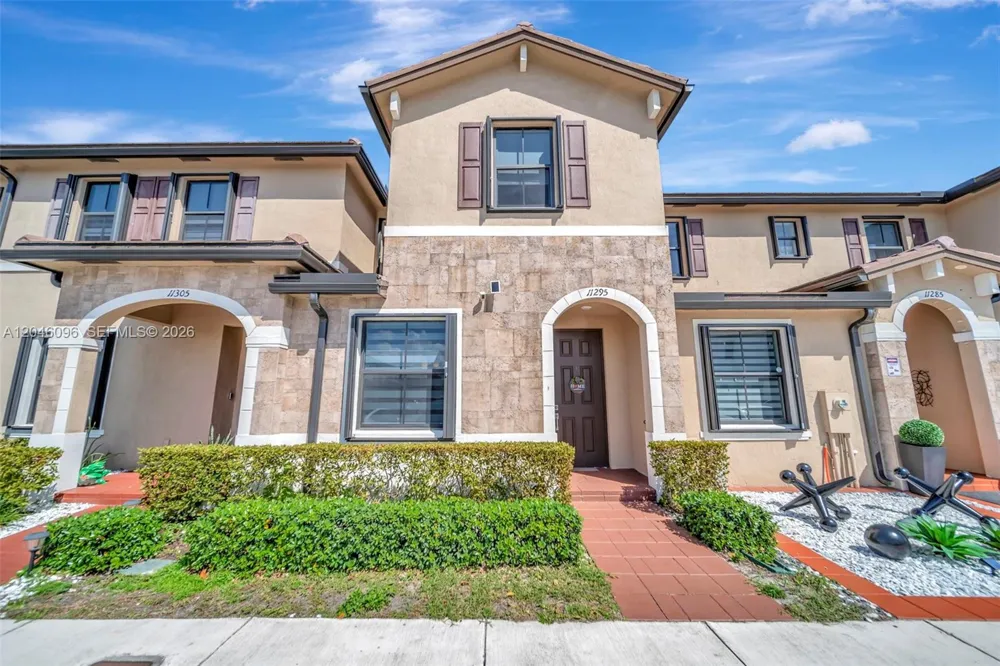 11295 W 34th Way Hialeah, FL 33018