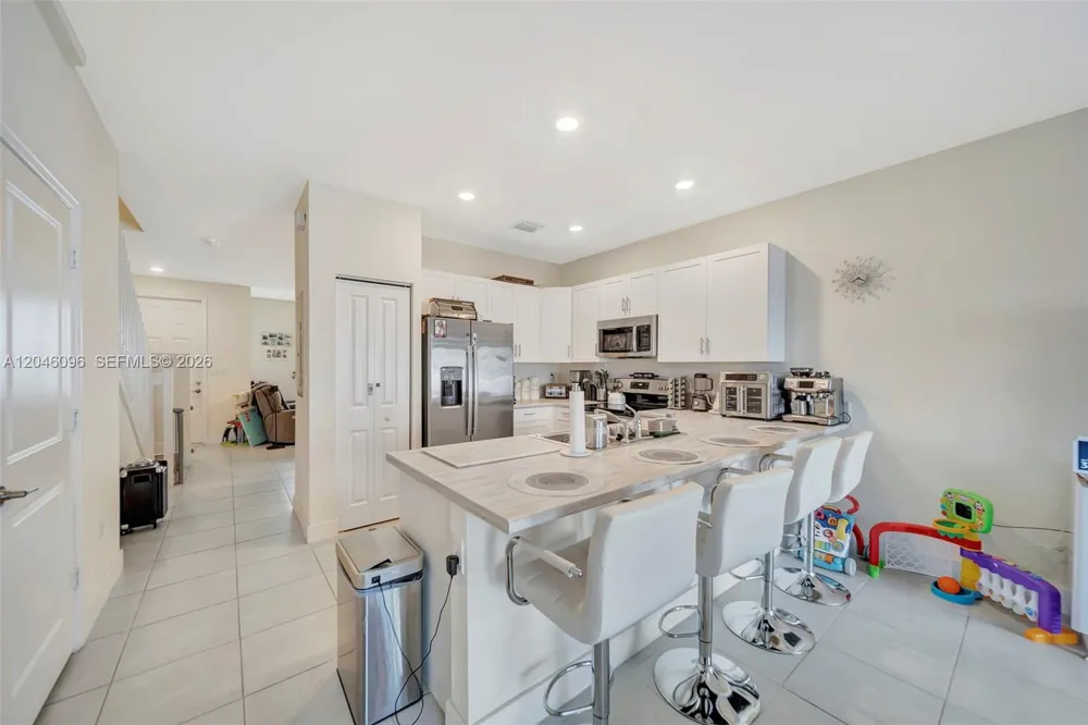 11295 W 34th Way Hialeah, FL 33018