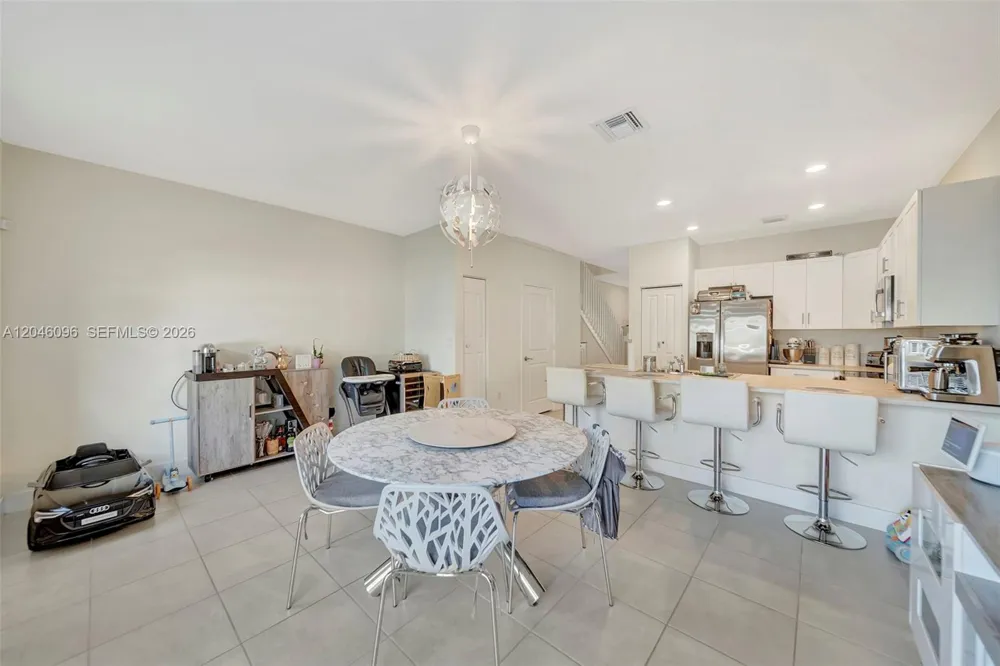 11295 W 34th Way Hialeah, FL 33018