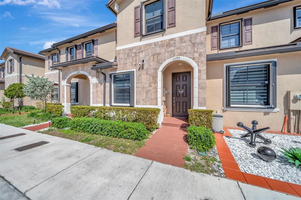 11295 W 34th Way Hialeah, FL 33018