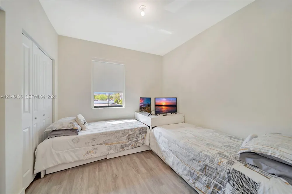 11295 W 34th Way Hialeah, FL 33018