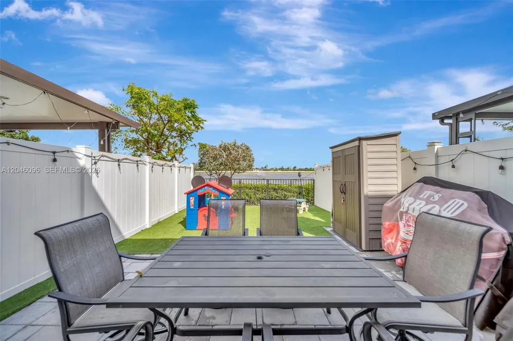 11295 W 34th Way Hialeah, FL 33018