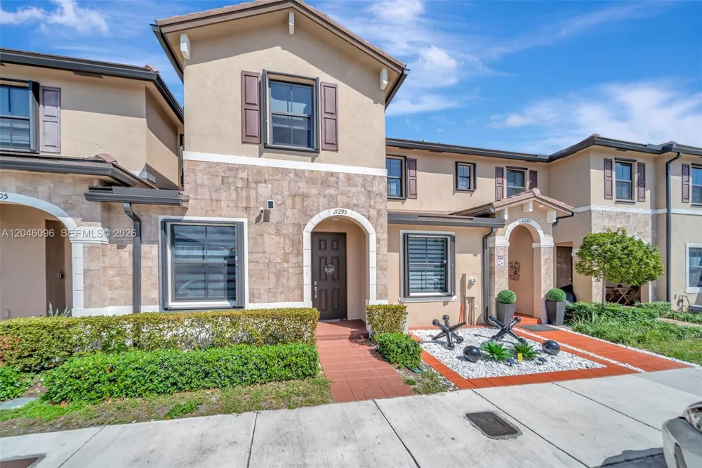 11295 W 34th Way Hialeah, FL 33018