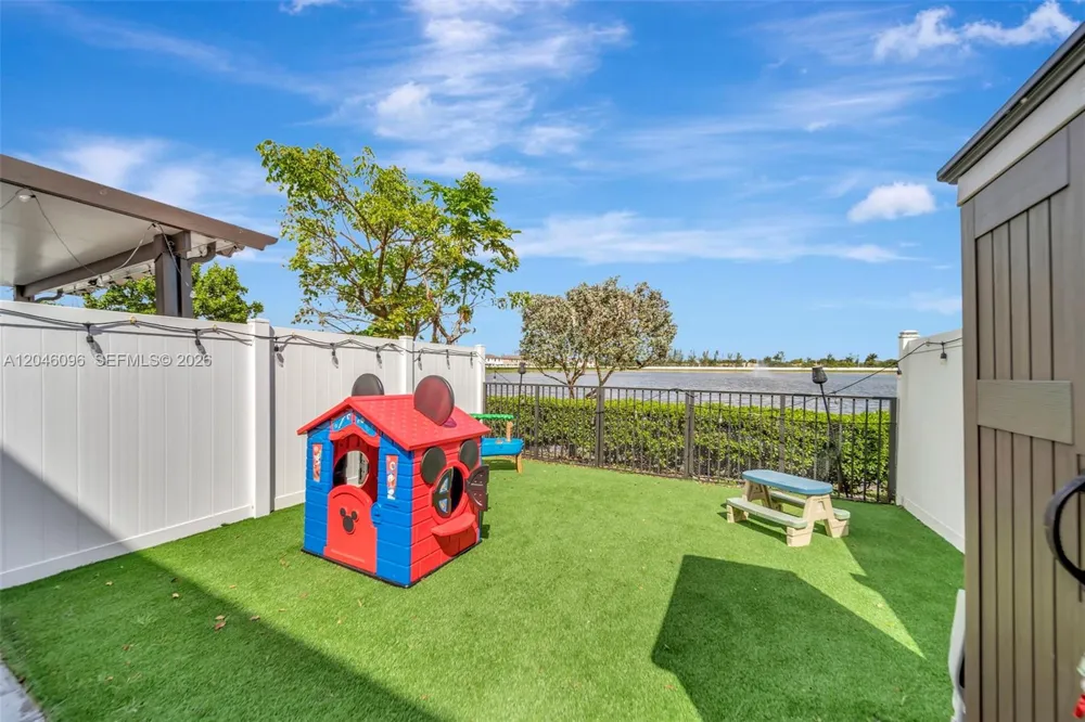 11295 W 34th Way Hialeah, FL 33018