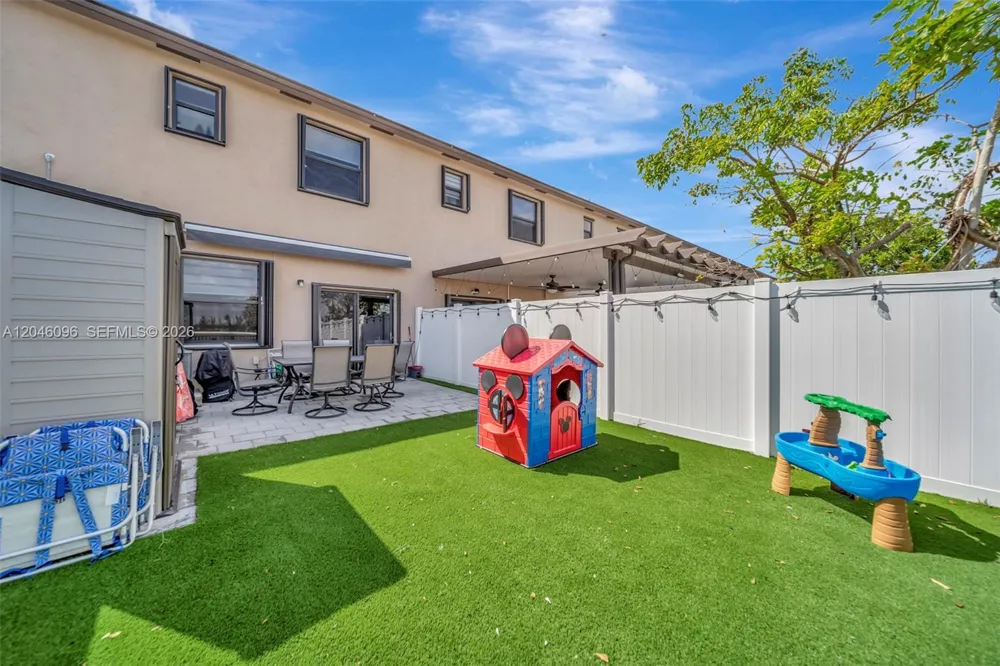 11295 W 34th Way Hialeah, FL 33018