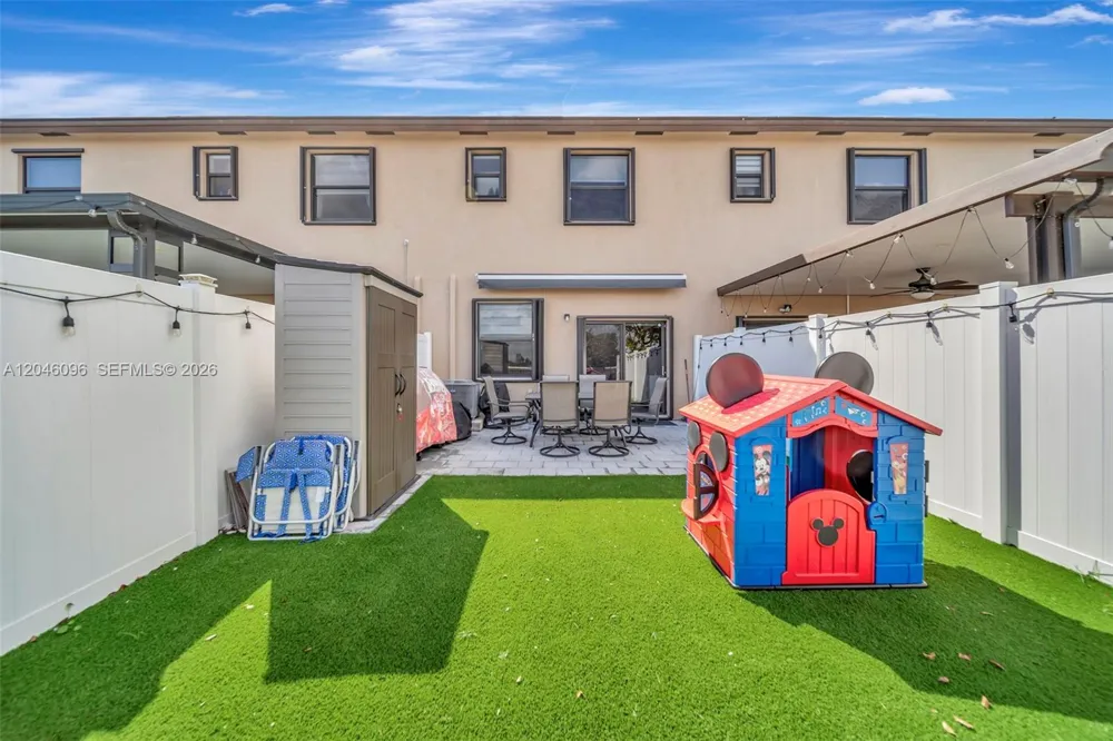 11295 W 34th Way Hialeah, FL 33018