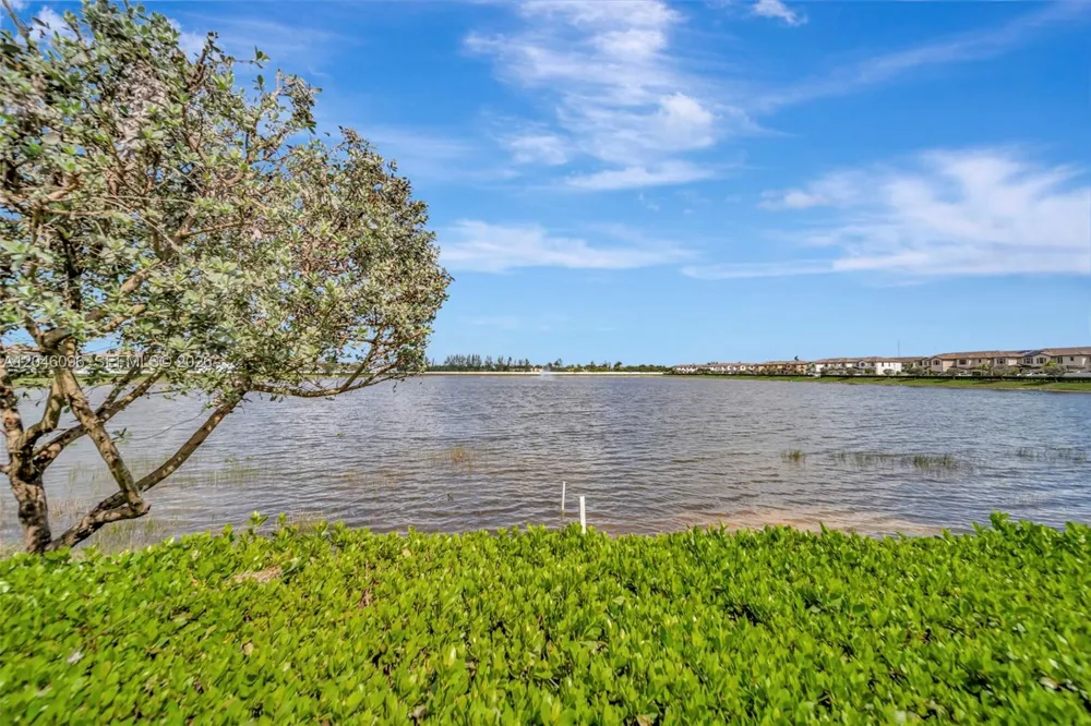 11295 W 34th Way Hialeah, FL 33018