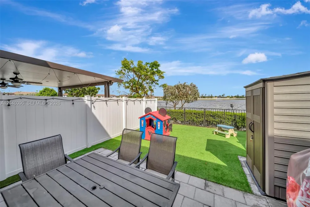 11295 W 34th Way Hialeah, FL 33018