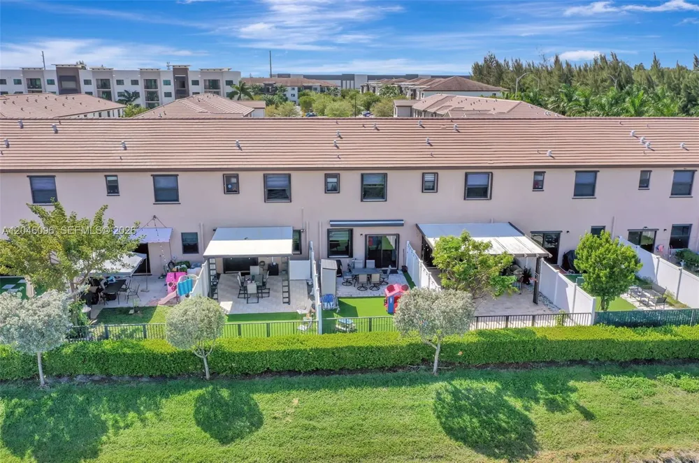 11295 W 34th Way Hialeah, FL 33018