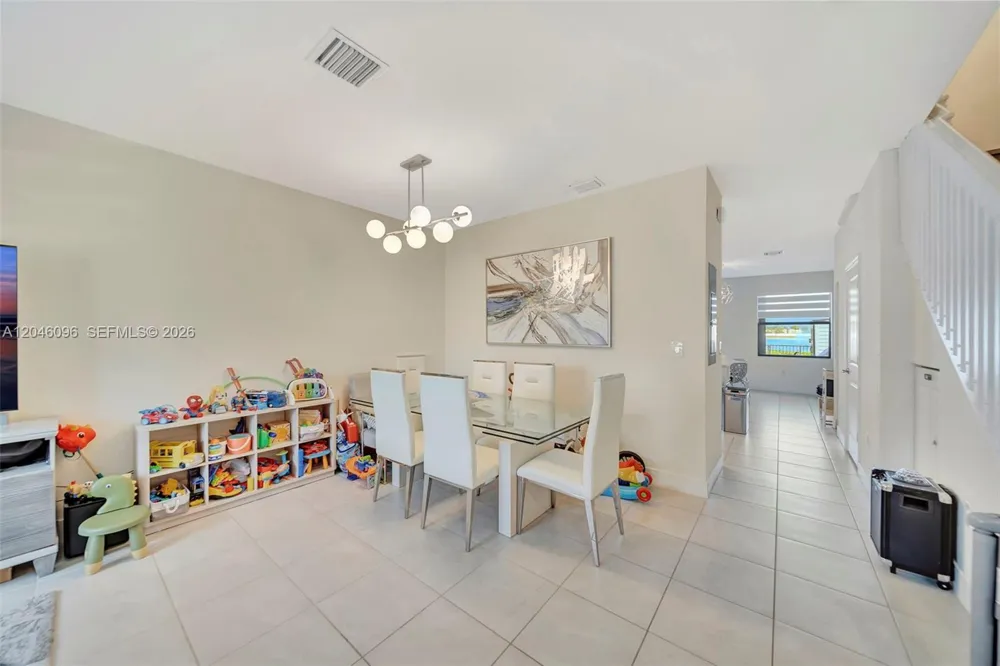 11295 W 34th Way Hialeah, FL 33018