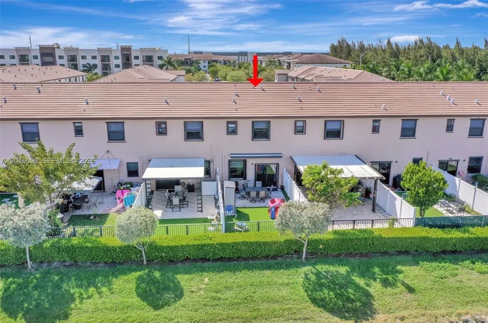 11295 W 34th Way Hialeah, FL 33018