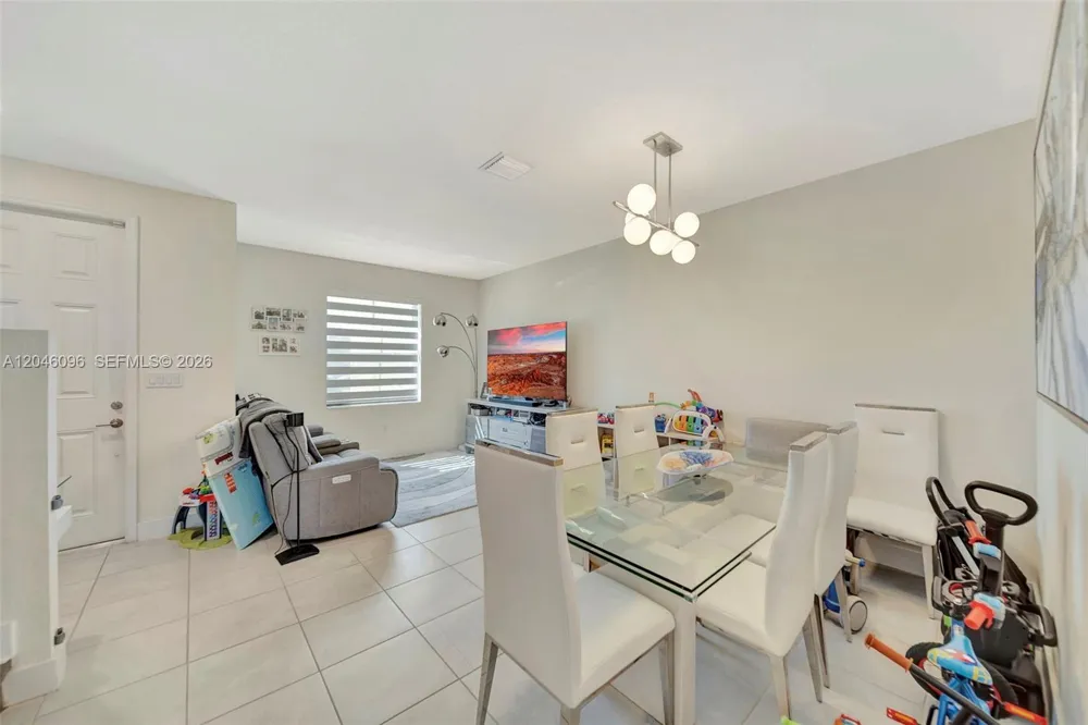 11295 W 34th Way Hialeah, FL 33018