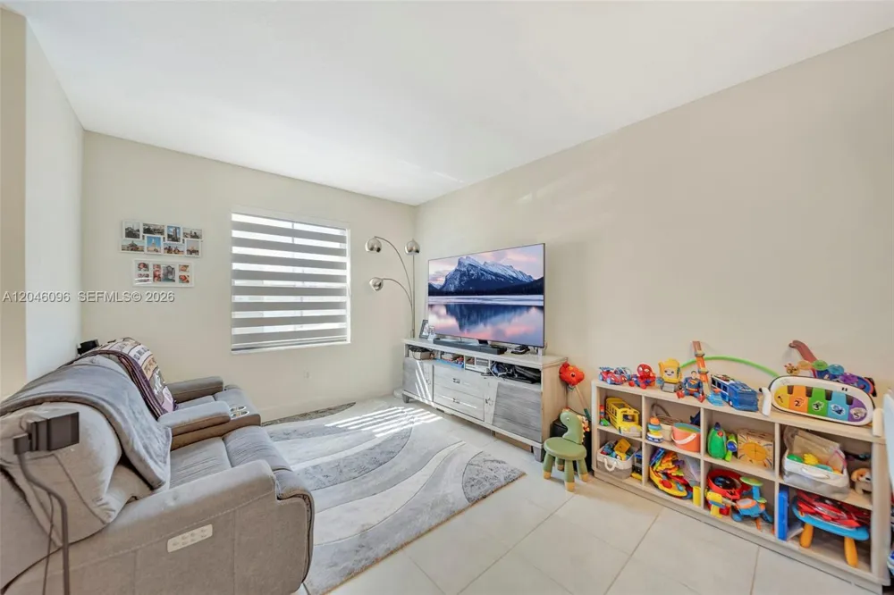 11295 W 34th Way Hialeah, FL 33018