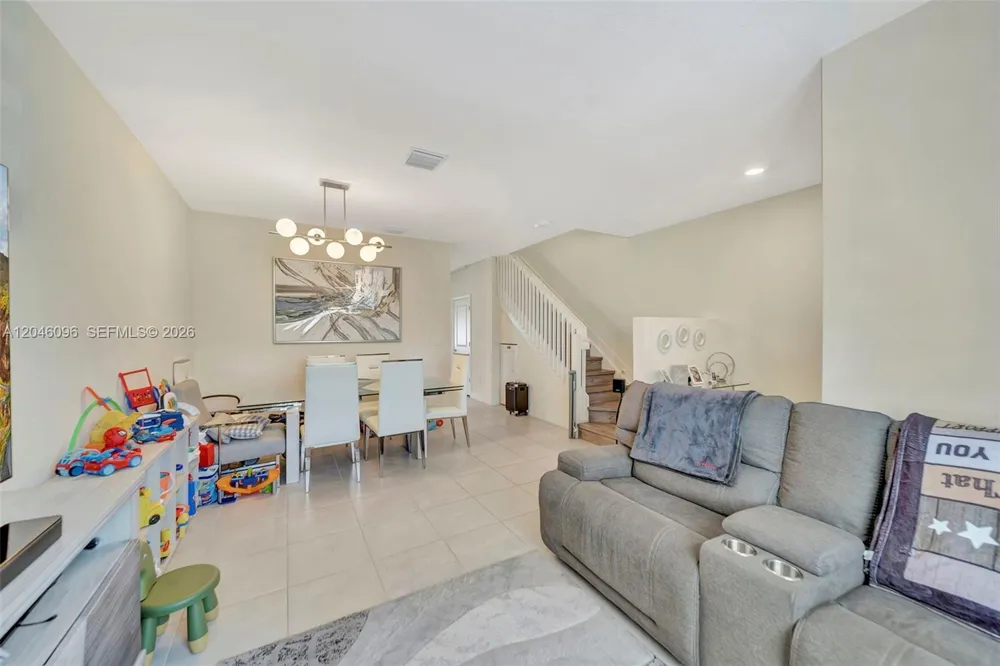 11295 W 34th Way Hialeah, FL 33018