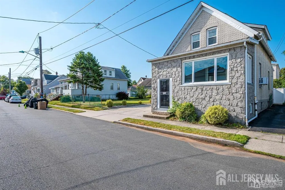 43 Saint Ann Street Carteret, NJ 07008
