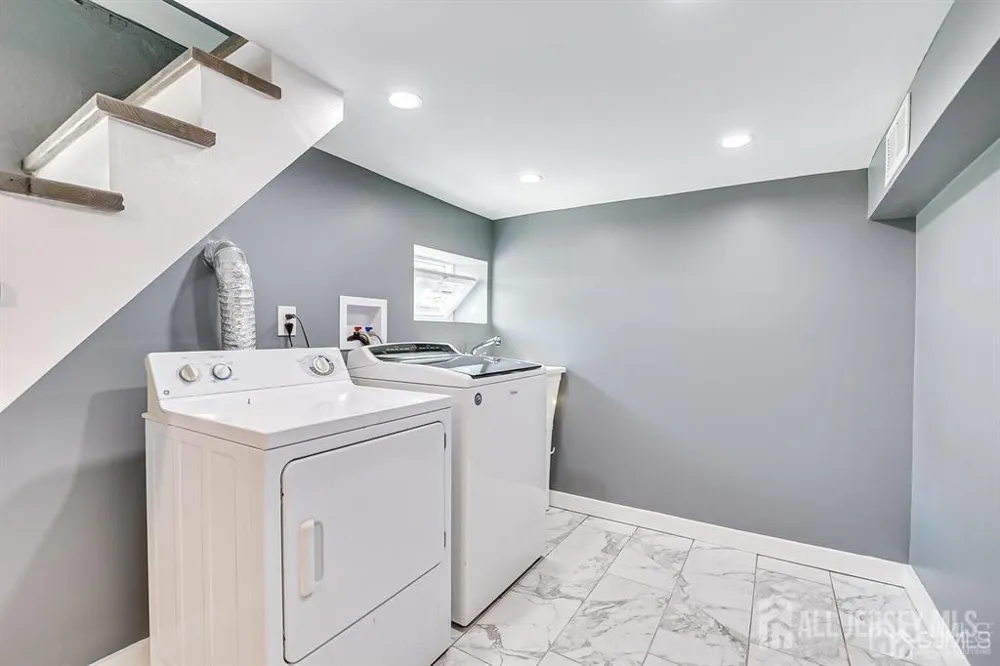 43 Saint Ann Street Carteret, NJ 07008