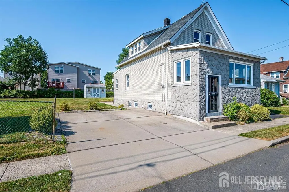 43 Saint Ann Street Carteret, NJ 07008