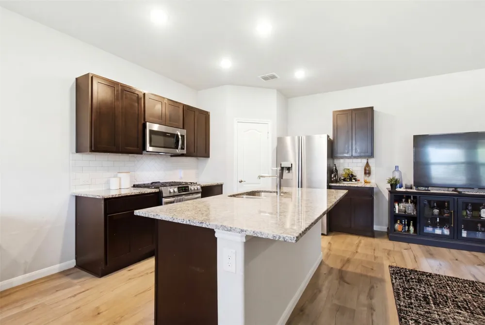 1136 Country Glen Drive Godley, TX 76044