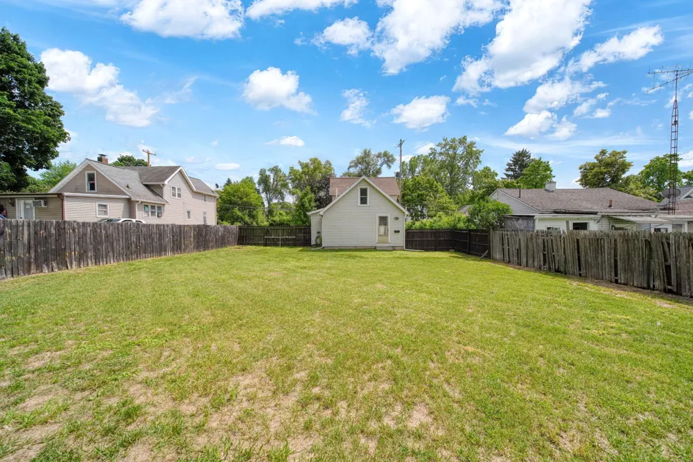 122 W Monroe Street Jackson, MI 49202