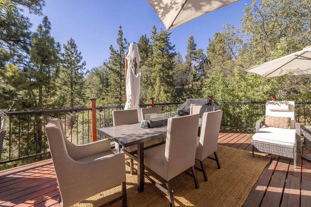 1126 Crags Lane Fawnskin, CA 92333