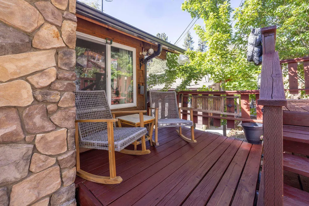 1126 Crags Lane Fawnskin, CA 92333